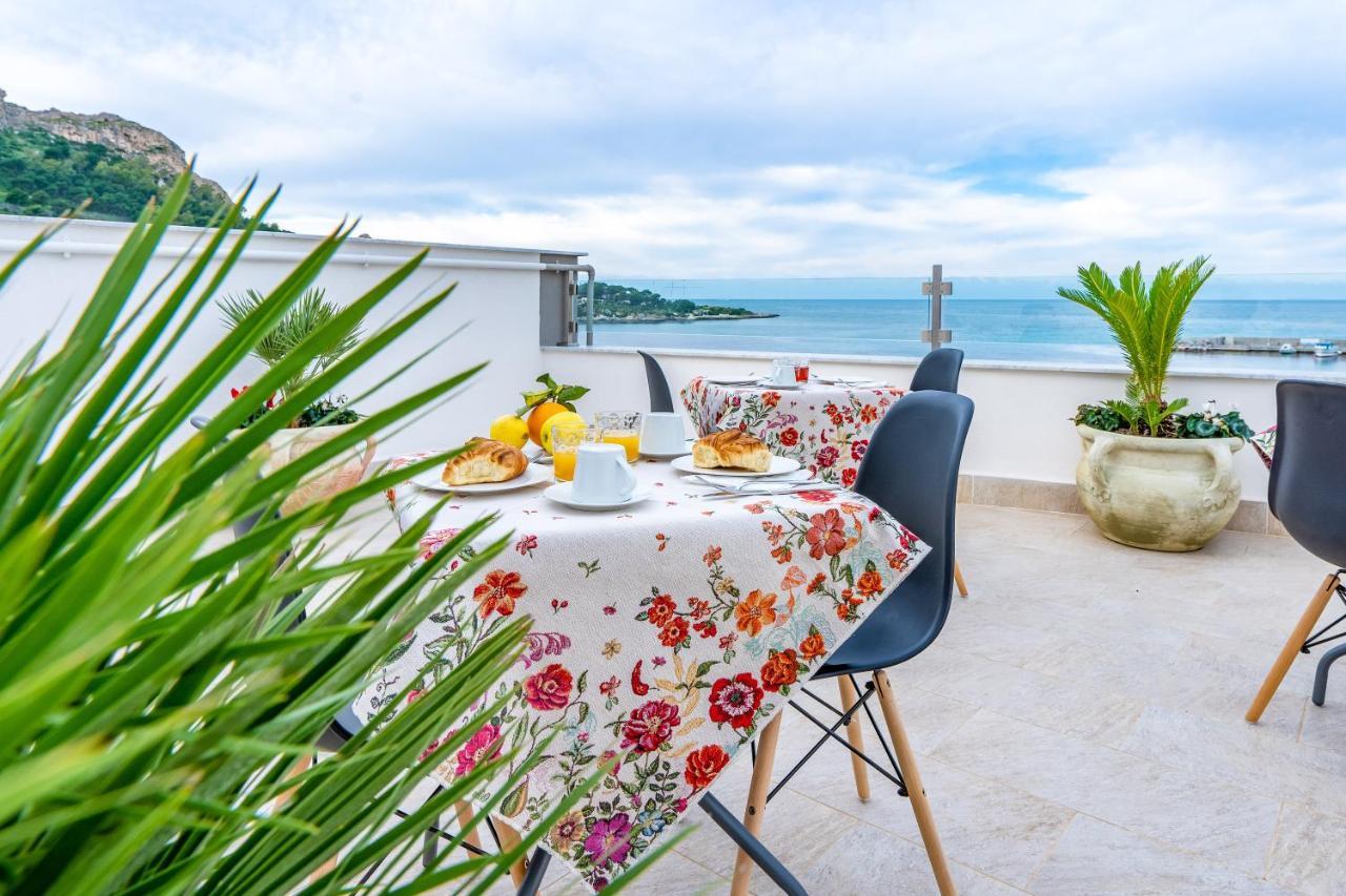 B&B Una Terrazza Sul Golfo Di Sferracavallo Exterior photo