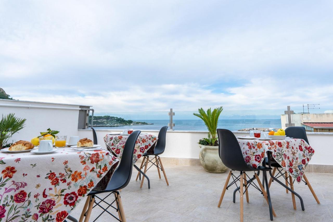 B&B Una Terrazza Sul Golfo Di Sferracavallo Exterior photo