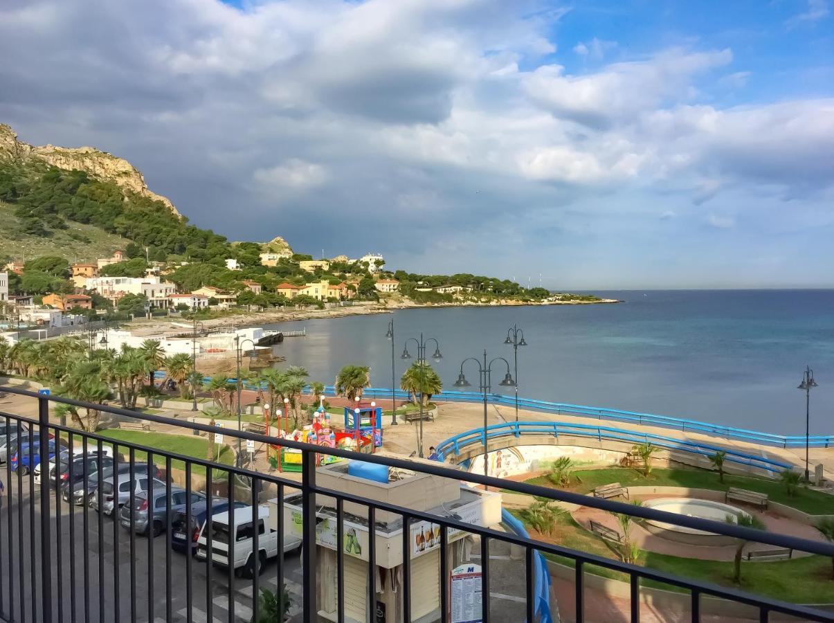 B&B Una Terrazza Sul Golfo Di Sferracavallo Exterior photo
