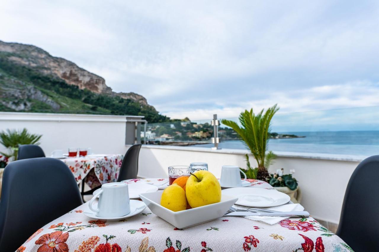 B&B Una Terrazza Sul Golfo Di Sferracavallo Exterior photo