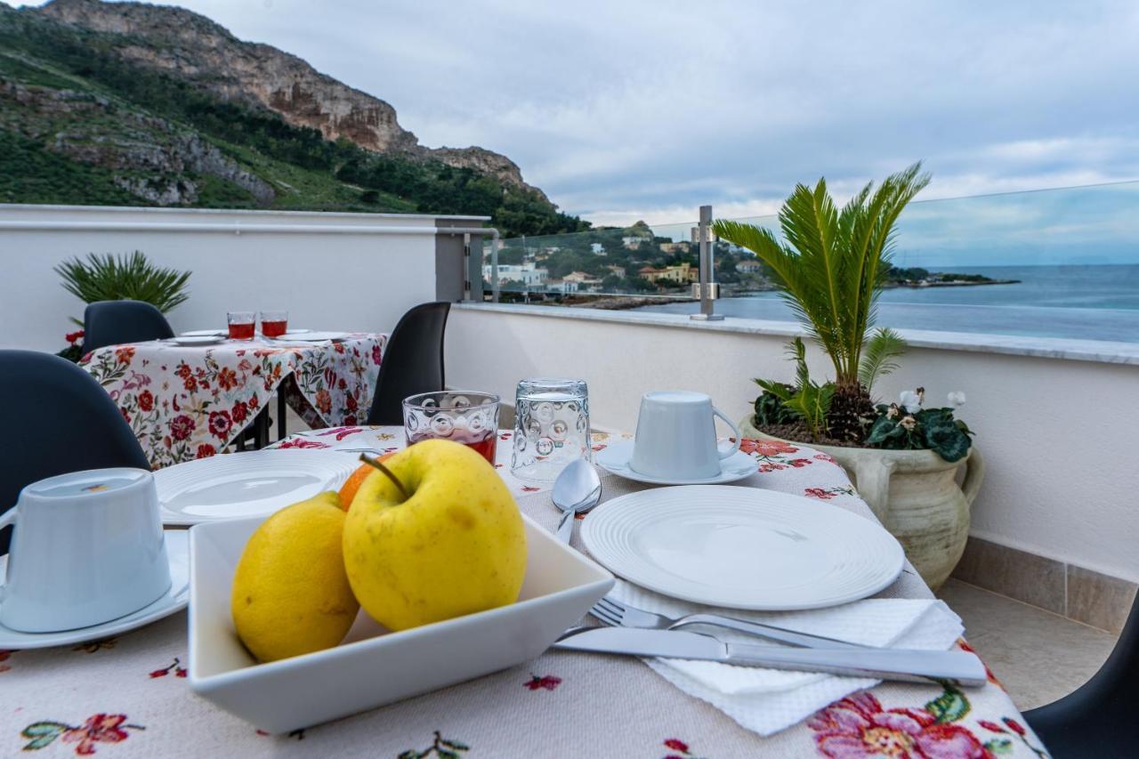 B&B Una Terrazza Sul Golfo Di Sferracavallo Exterior photo