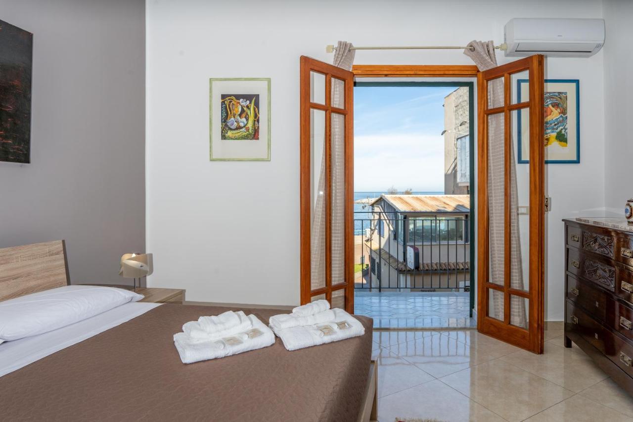 B&B Una Terrazza Sul Golfo Di Sferracavallo Exterior photo