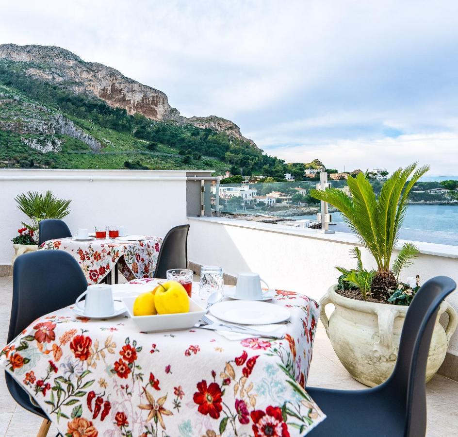 B&B Una Terrazza Sul Golfo Di Sferracavallo Exterior photo