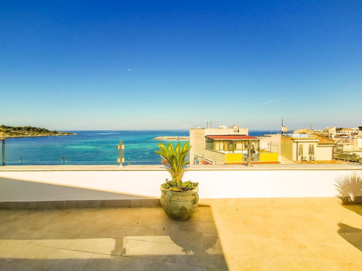 B&B Una Terrazza Sul Golfo Di Sferracavallo Exterior photo